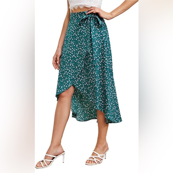 Women's Floral Flowy Ditsy Wrap Skirt, Size M - Picture 4 of 15